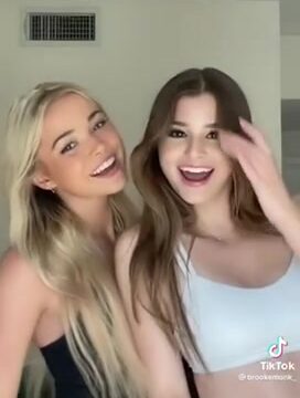 Brooke Monk – Sexy with her friend