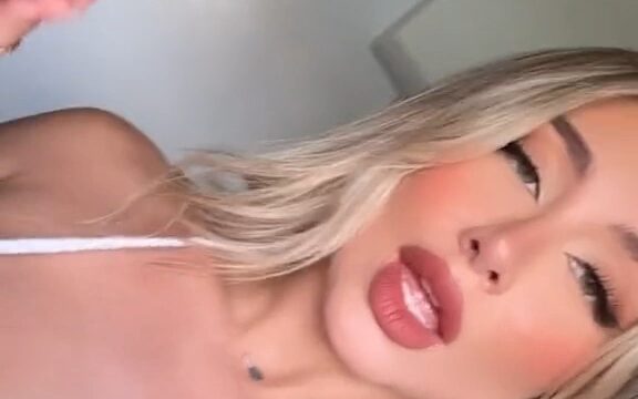 Lauraisabelaleon Nu show Boobs on bedroon