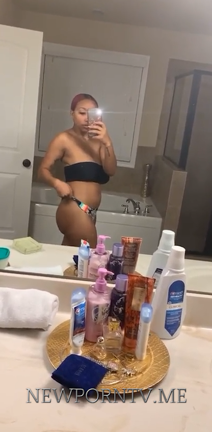 Zonnique / zonnique pullins naked in the mirror – hot video !!!