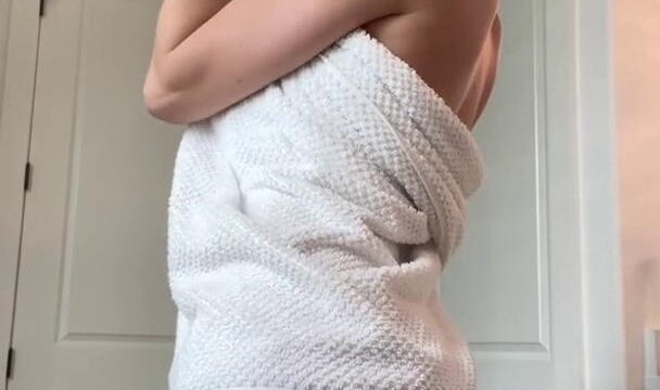 Natalie Roush After Shower Nude Video Leaked
